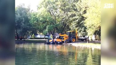  Почистваща машина падна в езерото на парка в Монтана 