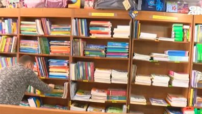 Тази учебна година бърка надълбоко в джоба на родителите - цените скочиха