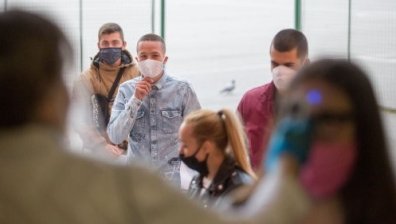 Преминава се към онлайн обучение при 10% болни ученици