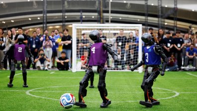 Хуманоидни роботи демонстрираха футболни умения на RoboCup в Южна Корея (СНИМКИ)