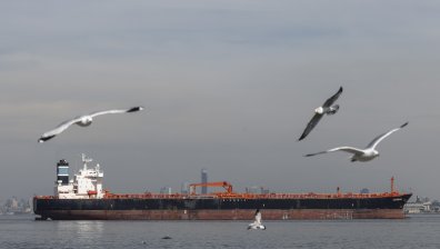 Гърция задържа руски танкер за суров петрол като част от санкциите срещу Москва