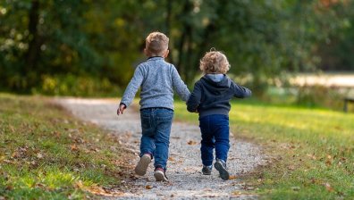 Защо момичетата проговарят по-рано от момчетата? 