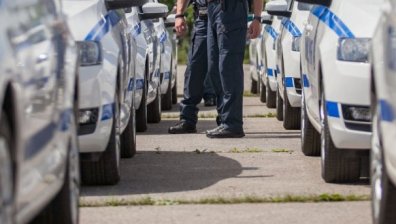 Мъж стреля с пушка по кола в Костинброд, обиждал и се заканвал на полицаи при ареста
