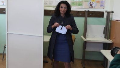 Ваня Григорова стопи разликата с Васил Терзиев на под 2%