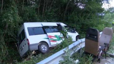 Бус, превозващ деца, катастрофира край Ловеч