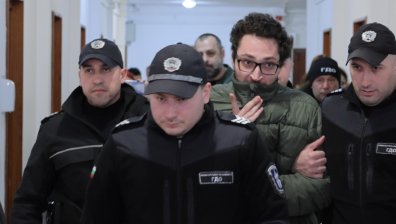 "Опасен е за себе си" - Георги, намушкал майка си, пушил трева преди убийството