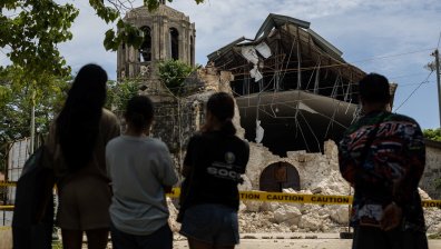 Паника и хаос след трус от 7,4 във Филипините - надвисна заплаха от цунами