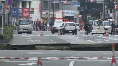 Кратер в Япония погълна четири пътни платна
