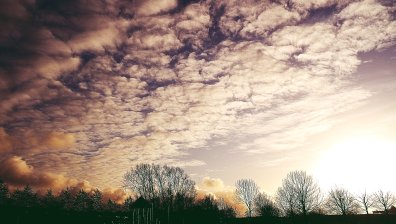 Променлива облачност, слънце и дъжд