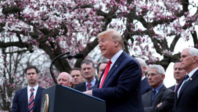 Тръмп помилва 100 души в последния си ден като президент