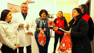 БЧК зарадва с подаръци за Коледа 270 малки пациенти, лекуващи се в столични болници