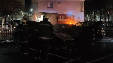 Две коли на един собственик изгоряха при палеж в Казанлък