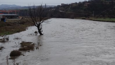 Река Струма преля, къщи в Благоевград са залети
