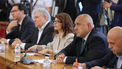 Простиха ли си? СРС прекрати делото на Кирил Петков срещу Борисов