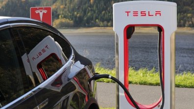 Tesla Model S се самозапали 2 пъти и изгоря напълно