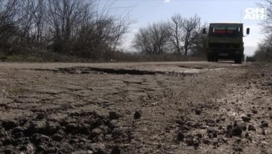 На Луната ли сме? Ужасен път тормози жителите на село Елена