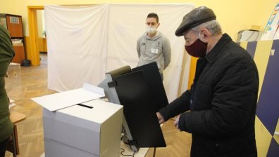 В Лондон мъж пусна в урната картата за гласуване вместо разписката