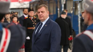 Каракачанов: Българският войник изпълнява дълга си в лишения