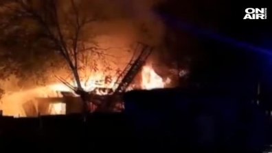 Пожар обхвана центъра на Перник през изминалата нощ