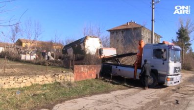 Димитър от Килифарево получи топли дрехи, храна и нов дом