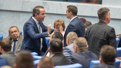 Спорове за имунитети и комисии разпалиха страстите в парламента