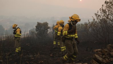 Огненият ад във Франция и Испания: Евакуираха над 100 000 души за денонощие