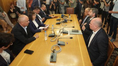 Преговори между БСП и "Демократична България" за съставяне на кабинет
