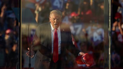 Арестуваха въоръжен с пушка, пистолет и боеприпаси мъж на митинг на Доналд Тръмп