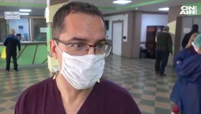 Лекар от Бургас пребори коронавируса, завърна се в операционната 
