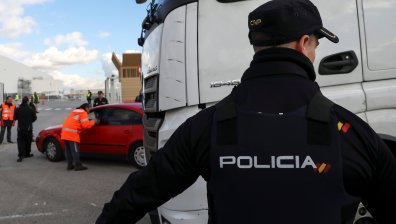 Арестуваха българи в Испания след опит да продадат момиче 