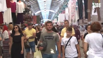 Шопинг мания в Турция завладя българи и гърци след срива на лирата