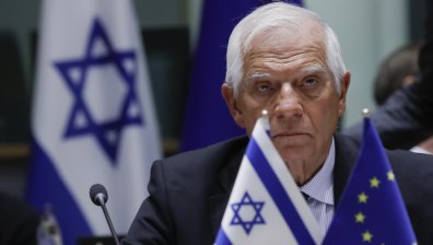 ЕС се споразумя за осмия пакет санкции срещу Русия: Ценови таван върху петрола