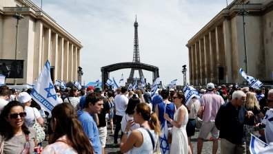 Прободоха 145 души с игли на музикален фестивал във Франция