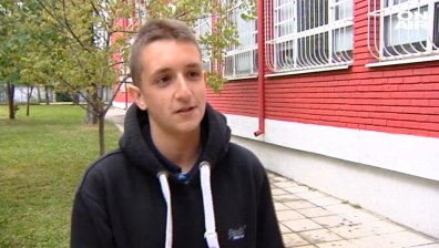 Ученик дари косата си за благородна кауза