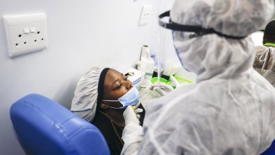 Броят на заразените с Ковид-19 в света достигна най-ниски нива от октомври
