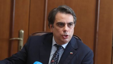 Асен Василев заведе дело срещу Пламенка Димитрова