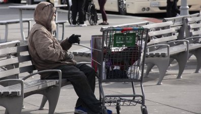 В Лондон осигуряват храна и хотелски стаи за бездомните за Коледа
