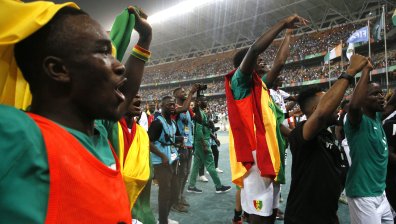 Десетки загинали при сблъсъци на футболен мач в Гвинея