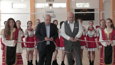 Кралев откри ремонтиран физкултурен салон в Своге