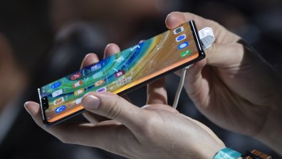 Huawei представи обновена версия на своя сгъваем телефон