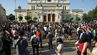 Множество хора обявиха подкрепа за правителството на Кирил Петков