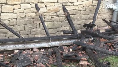 Коледна украса изпепели къща във Великотърновско