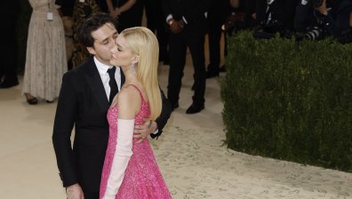 Бруклин Бекъм вдига пищна сватба във Флорида, събира Spice Girls