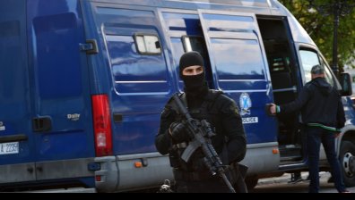 Арестуваха български роми за експлоатация на деца в Солун
