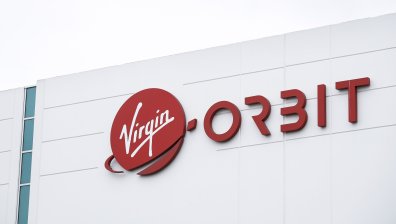 Космическата компания на милиapдepа Pичapд Бpaнcън обяви фалит