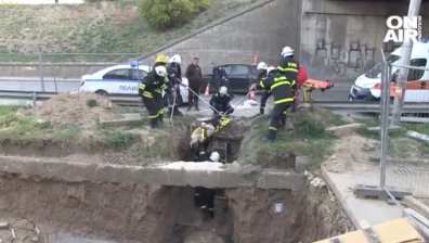 81-годишна жена падна в изкоп от водния проект в Русе, вадиха я с въжета и носилка