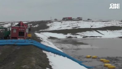 Евакуираха 8 души от Бързина заради преливане на язовира