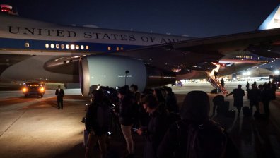 "Осветлението угасна": Какво се случи с Air Force One с Тръмп на борда