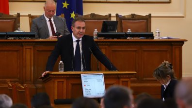 Гуцанов: Радев замрази доходите и размрази оръжията за Украйна