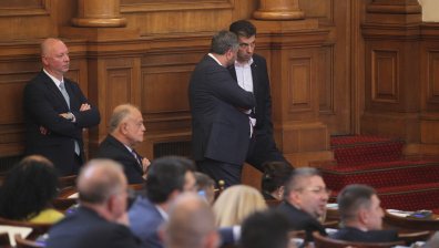 Депутатите обсъждат редица важни закони в последните си дни в НС